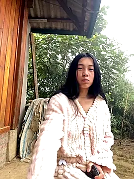 Snapshot of EmLy02 chatting on October 26, 2025, 12:44 am EmLy02 online show from October 26, 2025, 12:44 am