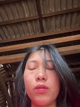 EmLy02 online show from April 14, 2026, 12:04 am