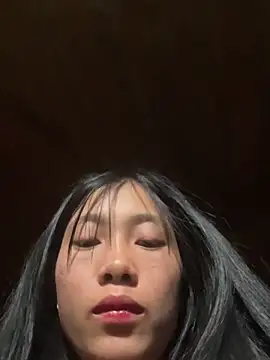 EmLy02 online show from April 11, 2026, 1:13 am