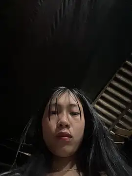 EmLy02 online show from April 8, 2026, 1:29 am