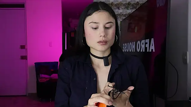 Snapshot of VioletaLorette chatting on November 8, 2025, 11:41 pm VioletaLorette online show from November 8, 2025, 11:41 pm