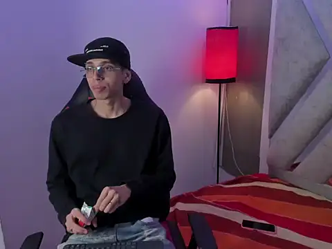 Snapshot of nicolai_drake chatting on November 30, 2025, 4:13 am nicolai drake online show from November 30, 2025, 4:13 am