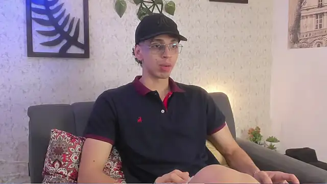 Snapshot of nicolai_drake chatting on November 3, 2025, 3:45 am nicolai drake online show from November 3, 2025, 3:45 am