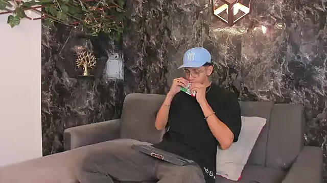 Snapshot of nicolai_drake chatting on November 7, 2025, 3:22 am nicolai drake online show from November 7, 2025, 3:22 am