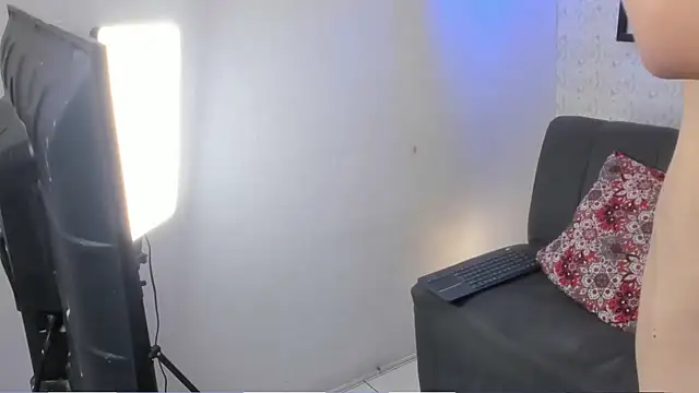 Snapshot of nicolai_drake chatting on November 1, 2025, 3:35 am nicolai drake online show from November 1, 2025, 3:35 am