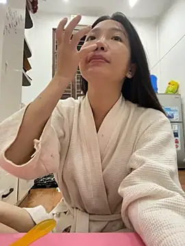 Miumieu online show from November 12, 2025, 2:43 pm