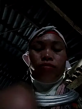   Ngoc20   online show from November 3, 2025, 10:19 am