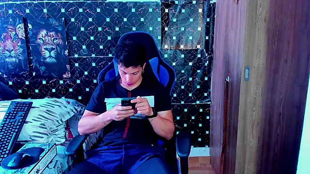 javiersexymann online show from January 8, 2026, 5:19 pm