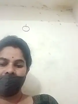 Snapshot of JULEE-740 chatting on November 8, 2025, 3:37 pm JULEE-740 online show from November 8, 2025, 3:37 pm