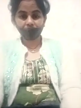 Snapshot of JULEE-740 chatting on November 17, 2025, 6:06 am JULEE-740 online show from November 17, 2025, 6:06 am