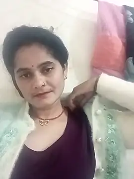 Snapshot of JULEE-740 chatting on November 15, 2025, 3:27 pm JULEE-740 online show from November 15, 2025, 3:27 pm