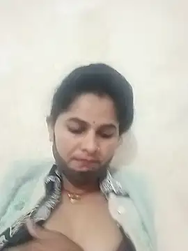 Snapshot of JULEE-740 chatting on December 14, 2025, 8:31 am JULEE-740 online show from December 14, 2025, 8:31 am