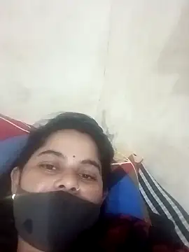 Snapshot of JULEE-740 chatting on October 28, 2025, 2:45 am JULEE-740 online show from October 28, 2025, 2:45 am