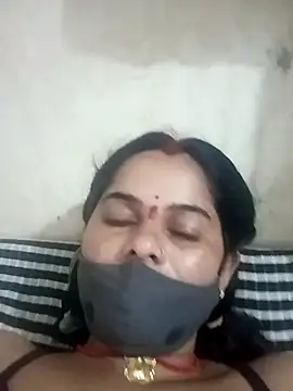 Snapshot of JULEE-740 chatting on October 6, 2025, 9:21 am JULEE-740 online show from October 6, 2025, 9:21 am