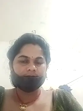 Snapshot of JULEE-740 chatting on October 23, 2025, 11:47 pm JULEE-740 online show from October 23, 2025, 11:47 pm