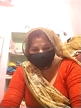 Rajnee33A online show from April 12, 2026, 4:54 pm