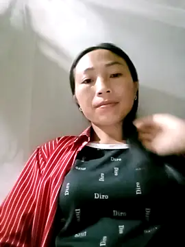 lucybaby00 online show from May 10, 2026, 1:04 pm