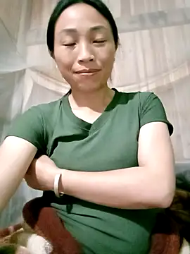 lucybaby00 online show from April 19, 2026, 10:38 am