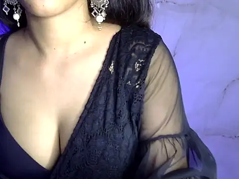 Snapshot of kaira_sharma11 chatting on September 24, 2025, 5:52 pm kaira sharma11 online show from September 24, 2025, 5:52 pm