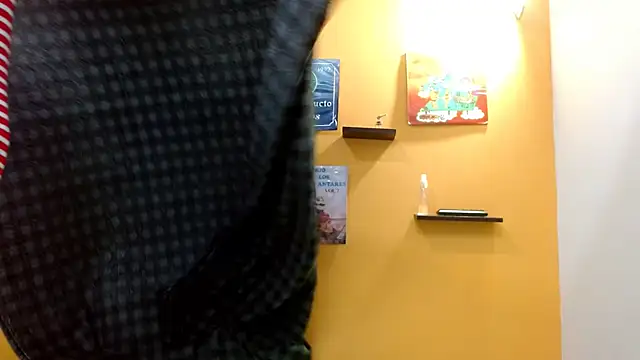 Snapshot of skinnyverus18 chatting on October 27, 2025, 7:04 pm skinnyverus18 online show from October 27, 2025, 7:04 pm