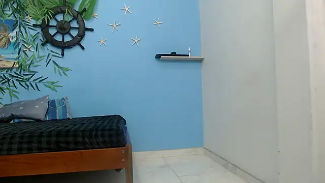 skinnyverus18 online show from May 25, 2026, 7:23 pm
