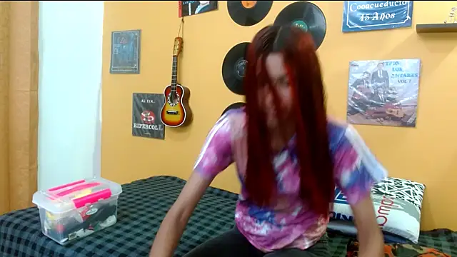 Snapshot of skinnyverus18 chatting on October 12, 2025, 6:53 pm skinnyverus18 online show from October 12, 2025, 6:53 pm