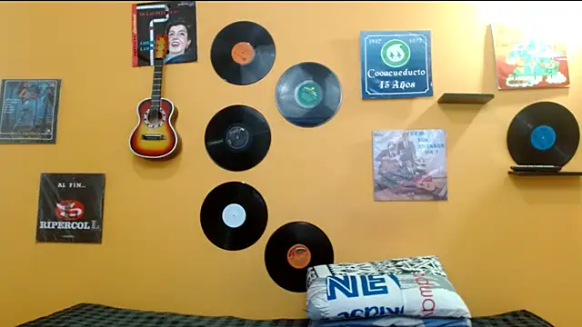 Snapshot of skinnyverus18 chatting on November 21, 2025, 7:02 pm skinnyverus18 online show from November 21, 2025, 7:02 pm