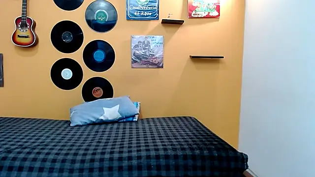 skinnyverus18 online show from February 16, 2026, 7:01 pm