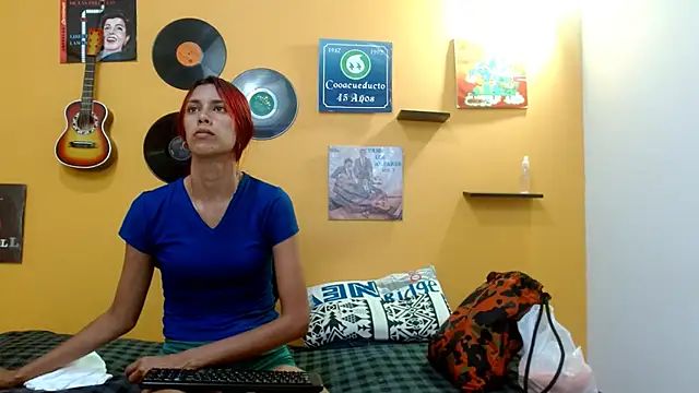 Snapshot of skinnyverus18 chatting on November 5, 2025, 7:17 pm skinnyverus18 online show from November 5, 2025, 7:17 pm