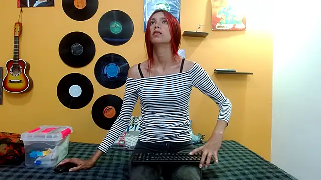 Snapshot of skinnyverus18 chatting on October 4, 2025, 12:50 pm skinnyverus18 online show from October 4, 2025, 12:50 pm