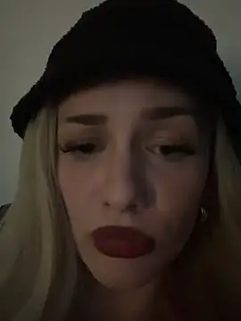 DaryaDoll online show from April 11, 2026, 9:40 pm