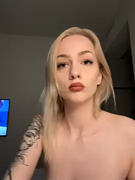 DaryaDoll online show from April 14, 2026, 11:32 pm