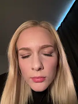 Snapshot of DaryaDoll chatting on October 12, 2025, 11:55 am DaryaDoll online show from October 12, 2025, 11:55 am