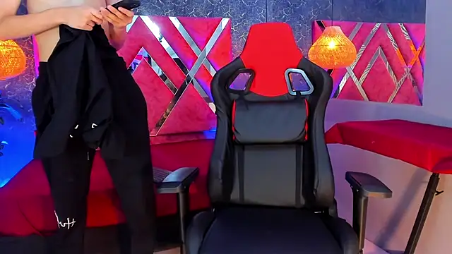 ArthurCox online show from September 10, 2025, 11:26 pm