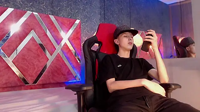 ArthurCox online show from September 8, 2025, 11:37 pm