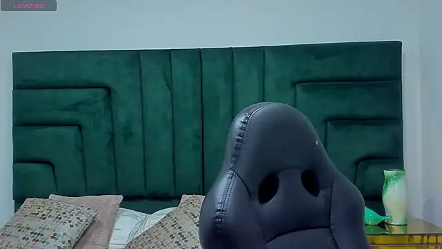 SaraWagner  online show from April 12, 2026, 12:03 am