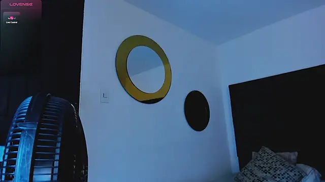 SaraWagner  online show from October 12, 2025, 1:40 am