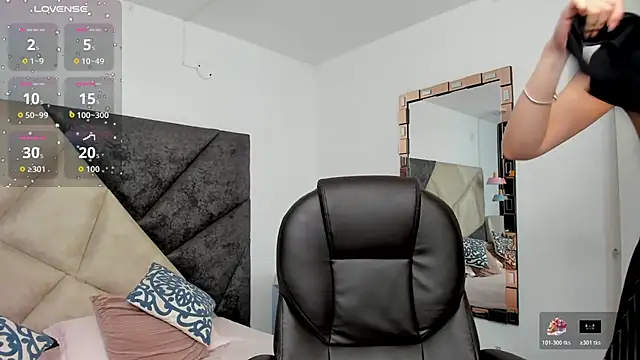 SaraWagner  online show from November 20, 2025, 1:28 am