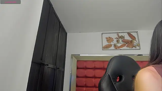 SaraWagner  online show from October 9, 2025, 12:11 am