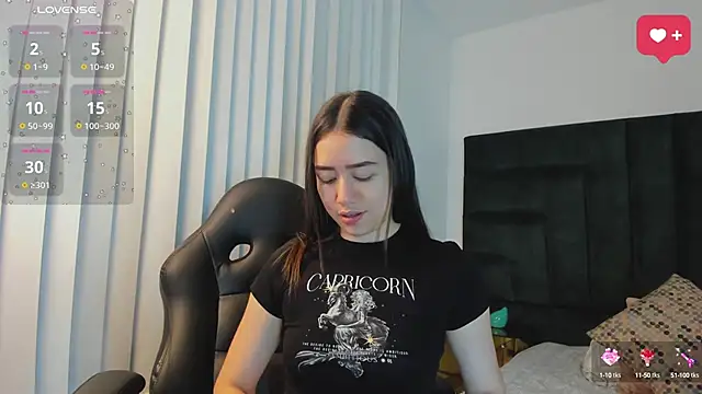 SaraWagner  online show from September 29, 2025, 6:13 pm