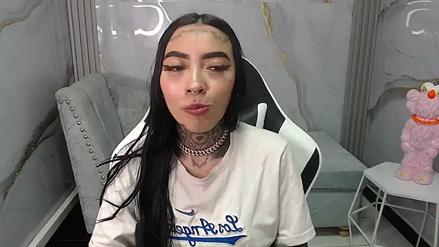 Snapshot of Ashley_Blum_v chatting on October 8, 2025, 8:20 pm Ashley Blum v online show from October 8, 2025, 8:20 pm