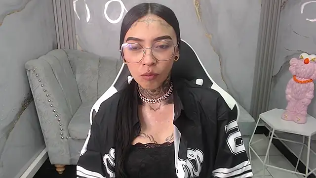 Snapshot of Ashley_Blum_v chatting on October 17, 2025, 7:59 pm Ashley Blum v online show from October 17, 2025, 7:59 pm