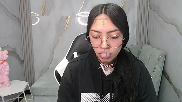 Snapshot of Ashley_Blum_v chatting on November 12, 2025, 8:01 pm Ashley Blum v online show from November 12, 2025, 8:01 pm