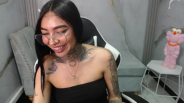 Snapshot of Ashley_Blum_v chatting on October 1, 2025, 8:02 pm Ashley Blum v online show from October 1, 2025, 8:02 pm