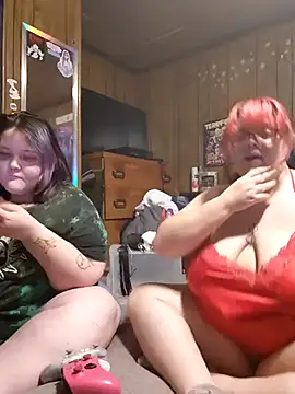 Snapshot of GoddessDess chatting on May 17, 2026, 12:32 am GoddessDess online show from May 17, 2026, 12:32 am
