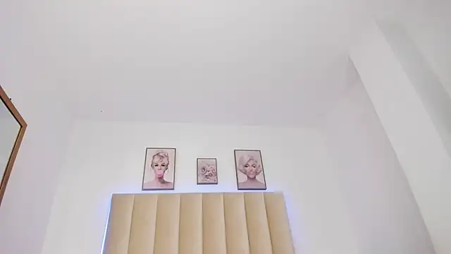 Miacorner  online show from September 19, 2025, 11:14 am