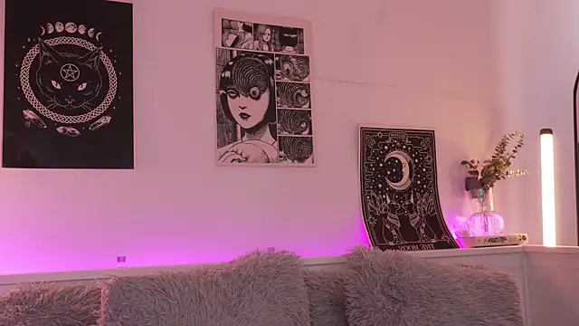 Snapshot of sophieee_art chatting on October 9, 2025, 6:52 pm sophieee art online show from October 9, 2025, 6:52 pm