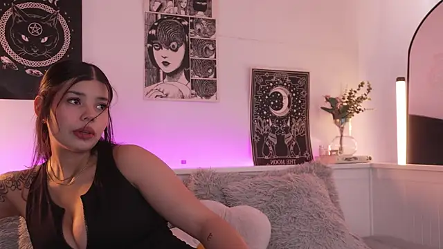 Snapshot of sophieee_art chatting on September 11, 2025, 6:30 pm sophieee art online show from September 11, 2025, 6:30 pm