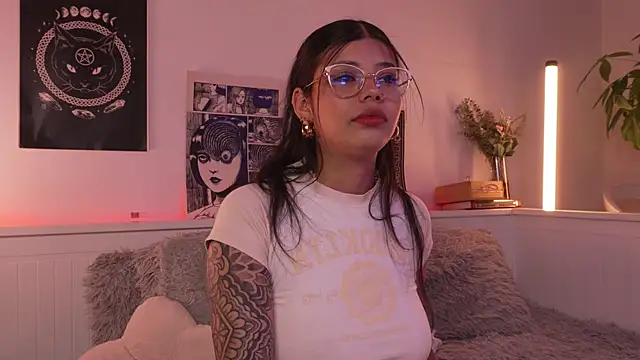 sophieee art online show from March 23, 2026, 1:39 am