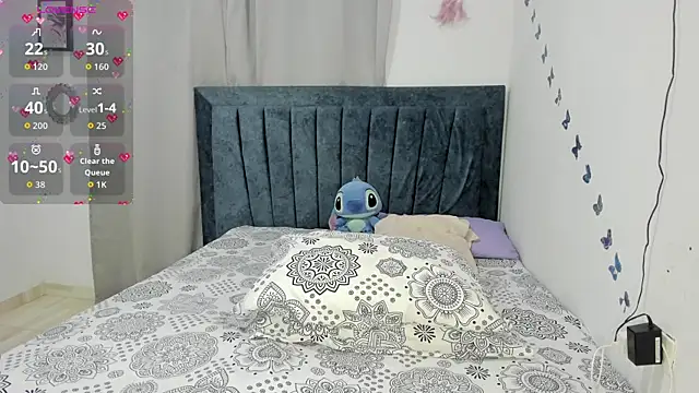 Snapshot of emmie_bunny chatting on November 27, 2025, 10:43 pm emmie bunny online show from November 27, 2025, 10:43 pm